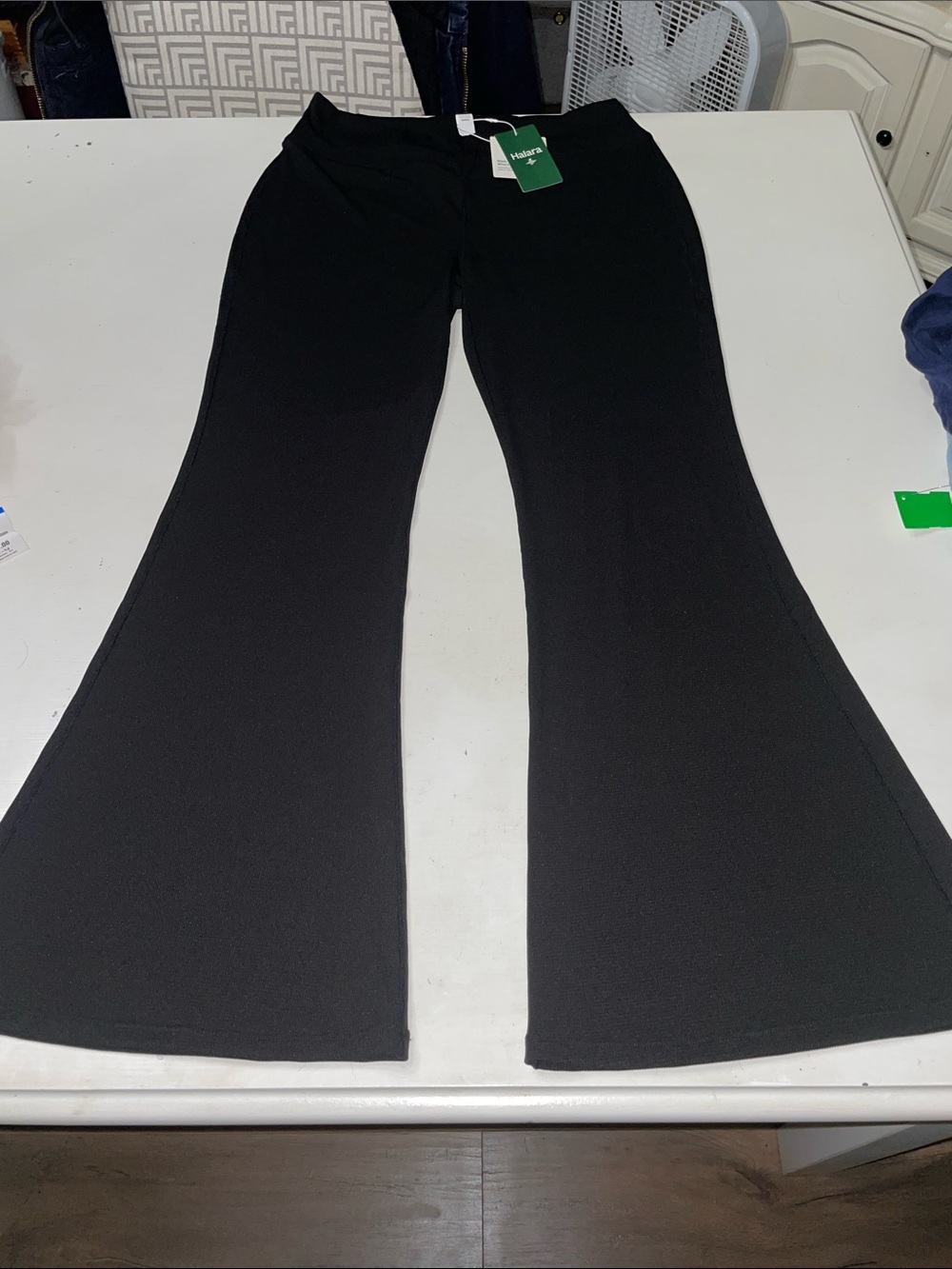 NWT HALARA Athleisure stretch flare legggings